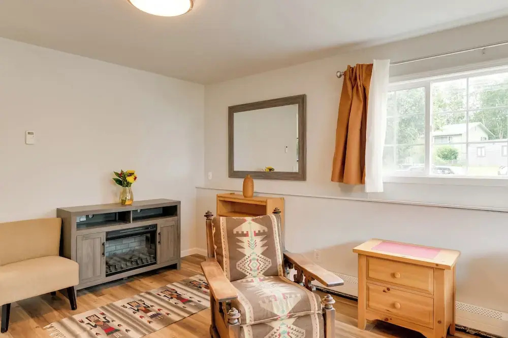 Shared Yard + Fire Pit: Airy Anchorage Apt!