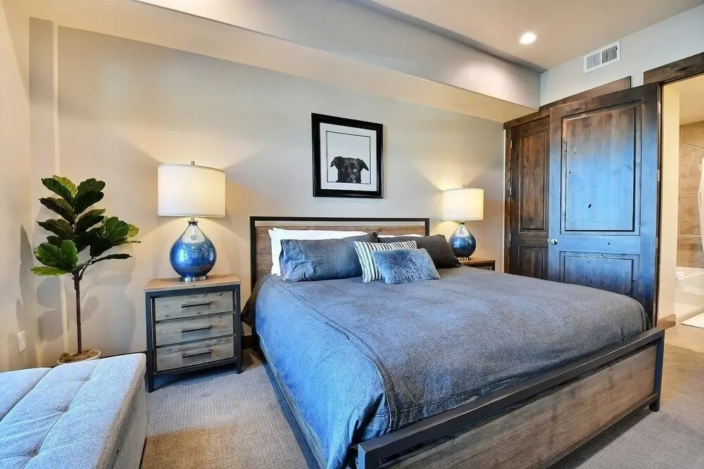 Blackstone Beauty 2 Bedroom Condo by RedAwning