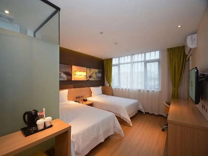 IU Hotel Zhengzhou Lvcheng Square Subway Station Branch