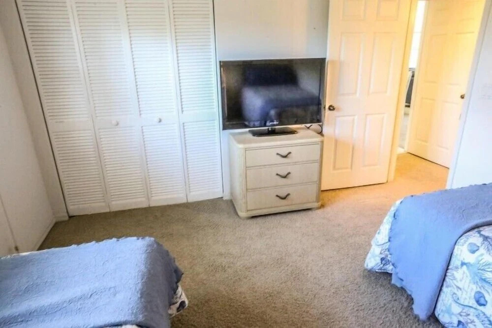 Hibiscus Point 821