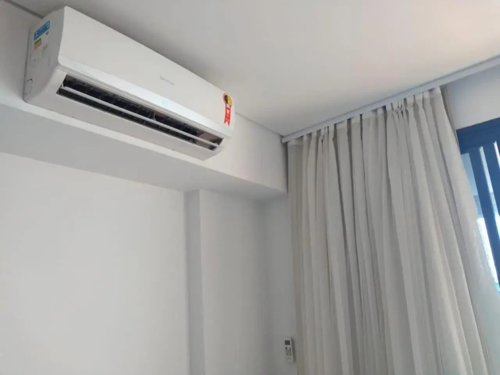 Alugo Temporada apartamento frente ao mar de Fortaleza.