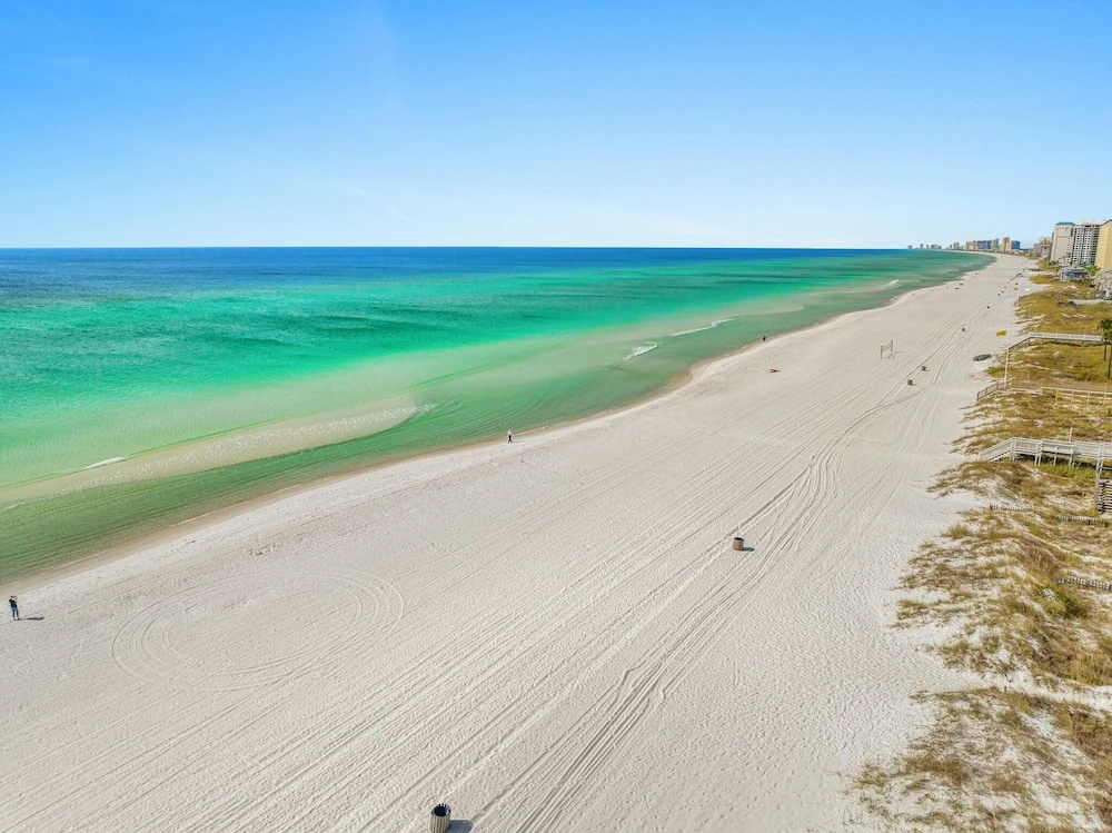 Spectacular 3br 4ba w/ Private Pool, 2 Min Walk to Beach - Sleeps 15!