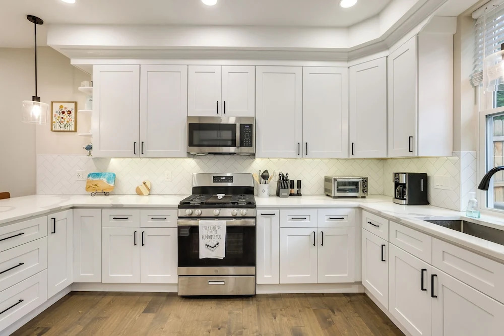 Walk to Fairmount Park: Modern Philly Townhome