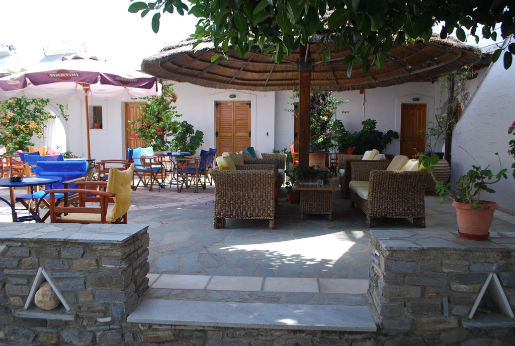 Sirocos Rooms And Studios