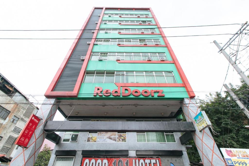 RedDoorz near Quiapo Church Manila