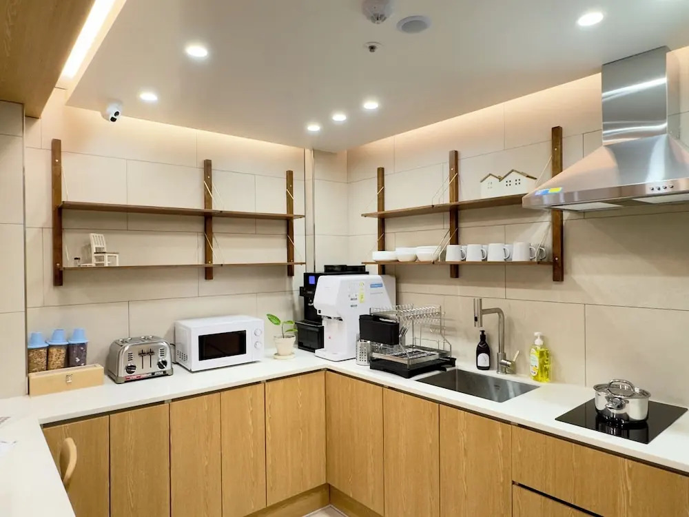 elim hostel