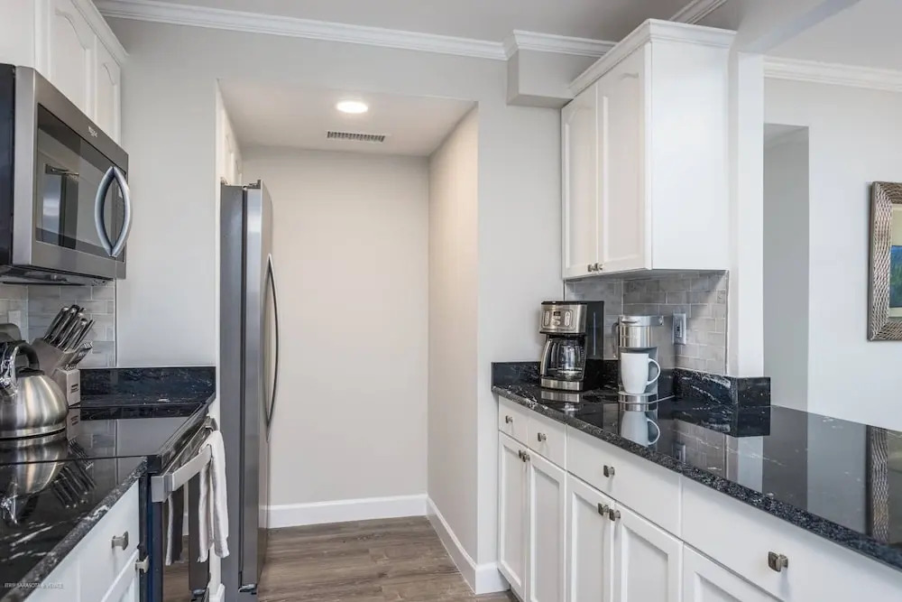 Harbor Towers 4th Fl Pool & Bay Views End Unit