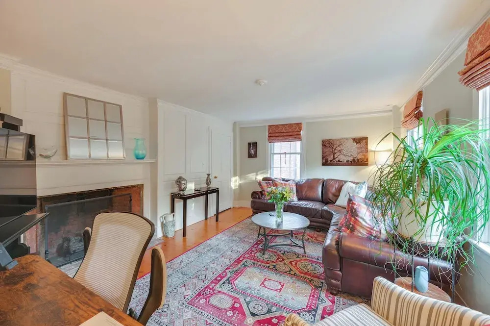 < 1 Mi to Dtwn Salem: Apt w/ Shared Patio & Yard!