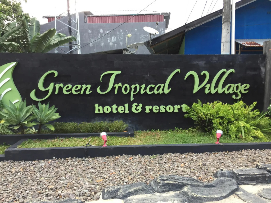 Green Tropical Village and Resort