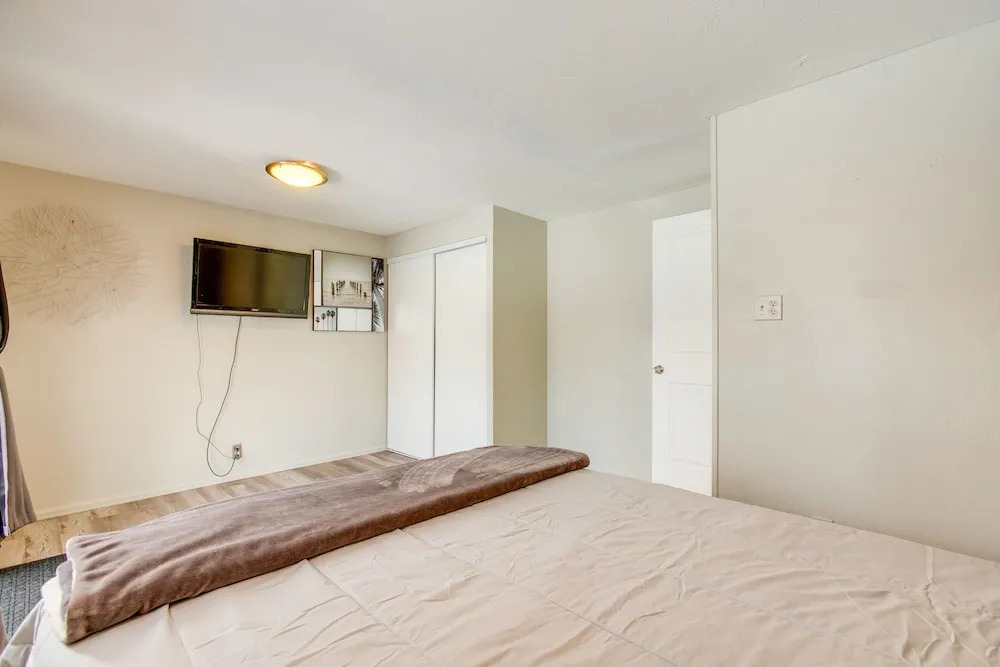 Covered Patio, Gas Grill & Yard: Sheridan Home!