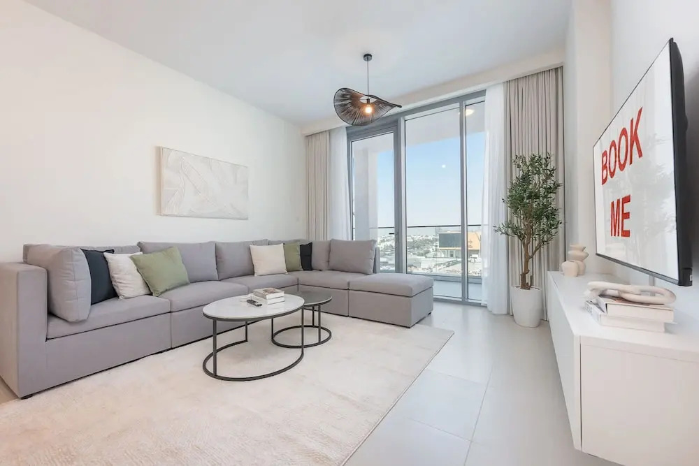 Elegant Relaxing 3-bedroom Apartment in Perfect Location at Canal Front 6