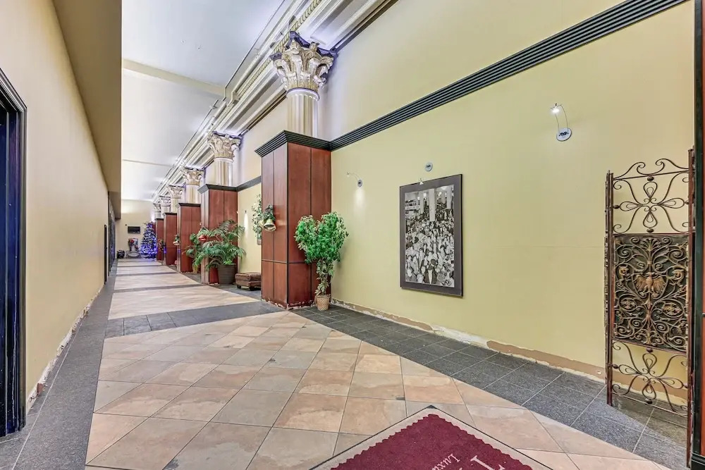 Heart of Dtwn Omaha: Historical Apt w/ Perks