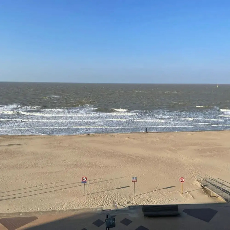 Beautiful Spacious Studio With Frontal sea View