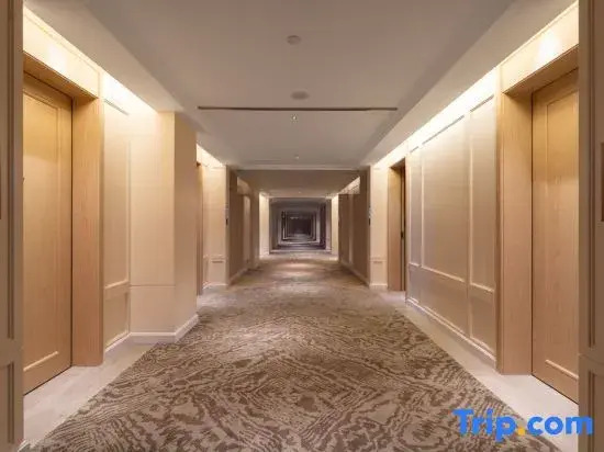 Vienna International Hotel (Huoyanshan Road, Grape Valley, Turpan)