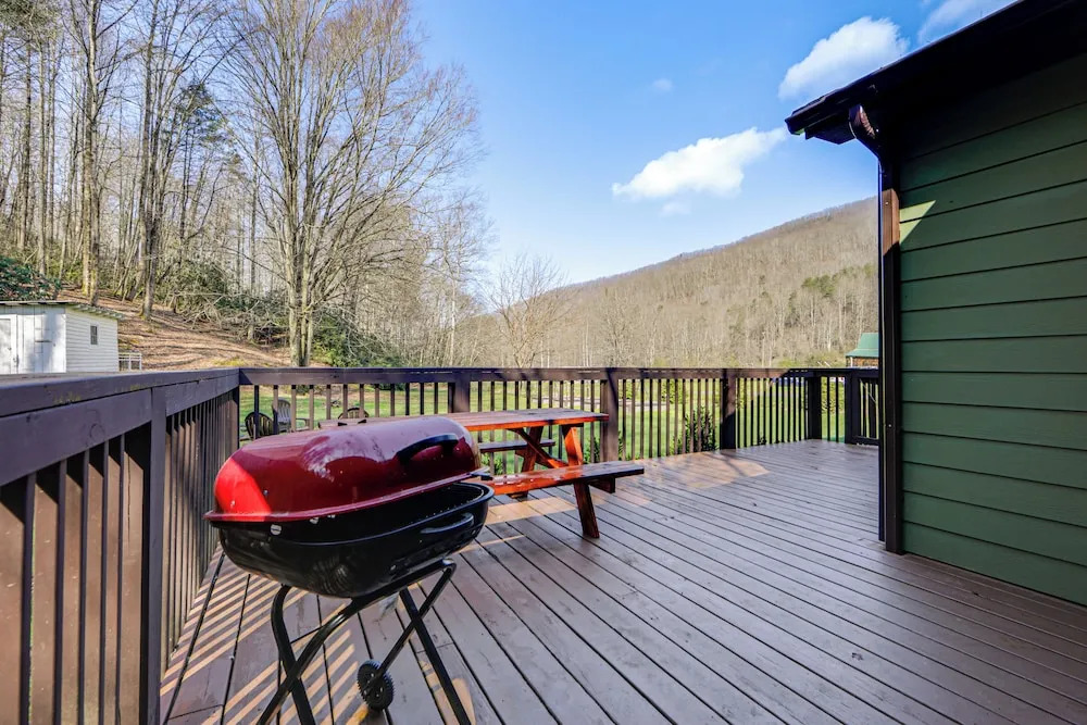 Quaint Mountain Charm! Robbinsville Hideaway