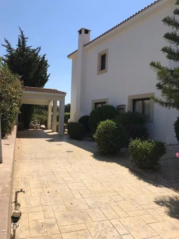 Luxurious 3 Bedroom Villa with Pool