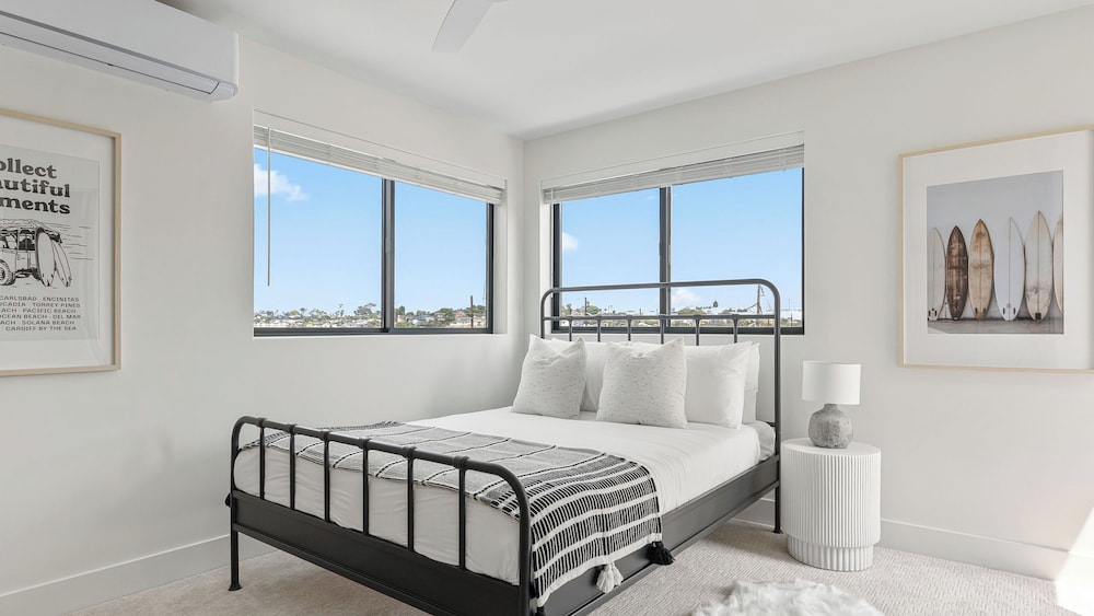 Modern 5bdr Beach House Near Sunset Cliffs Point View Retreat by Avantstay