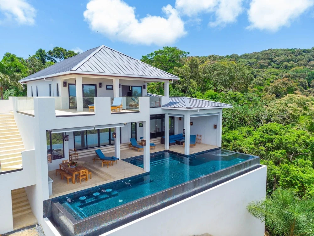 Ocean Pearl 4 Bedroom Home by RedAwning