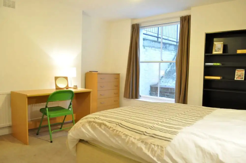 Lovely Spacious Central 3 Bedroom Apartments