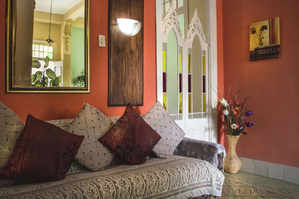 Hostal Balcones 3, Knocking on Cuba