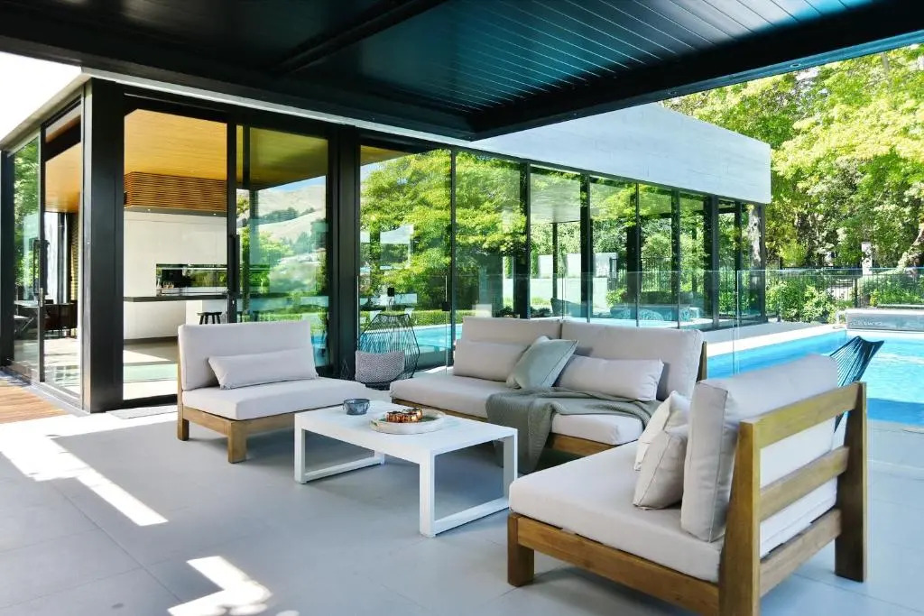 Bridle Path Retreat - Modern Private Luxury