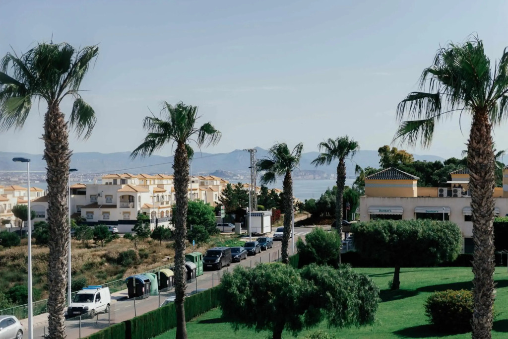 Stunning 2 bedroom apartment with Pool View