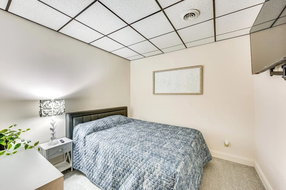 1 Mi to Dtwn: Cozy Retreat in New Kensington!
