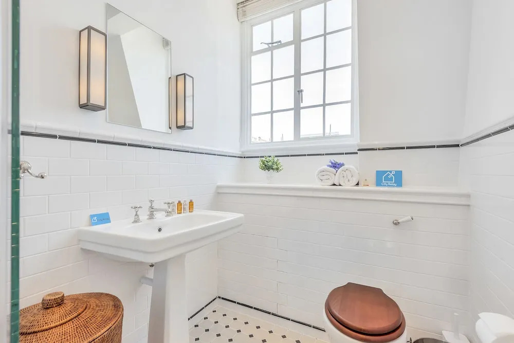 Stunning Chelsea Manor Gem - HBG