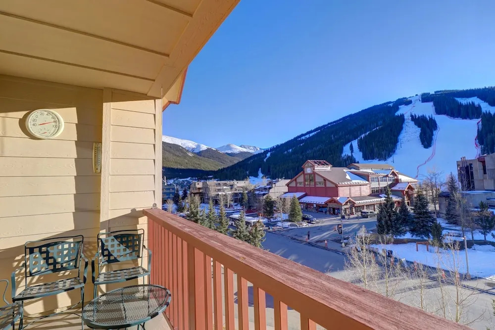 Spacious Copper Springs Condo Surrounded by Beautiful Views - CS431 by Redawning