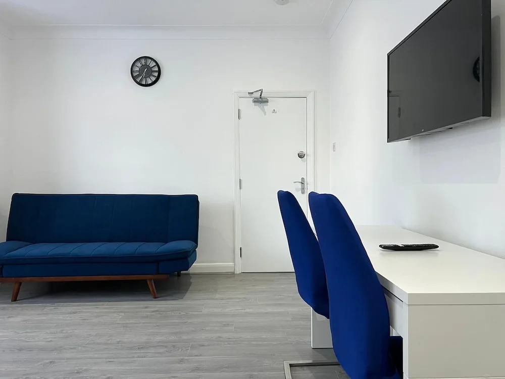 Remarkable 2-bed Apartment in Ilford, London
