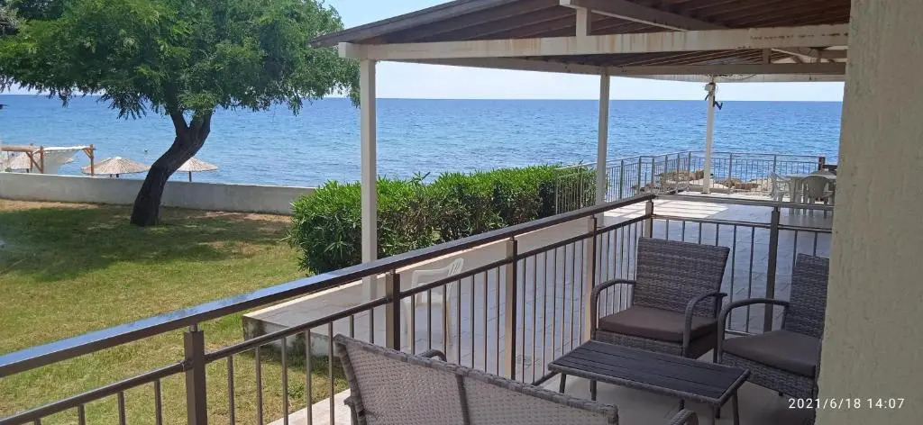 lemonishouse by the sea 1
