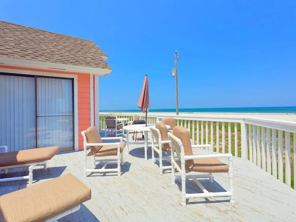 White Sand Beach House by Vtrips