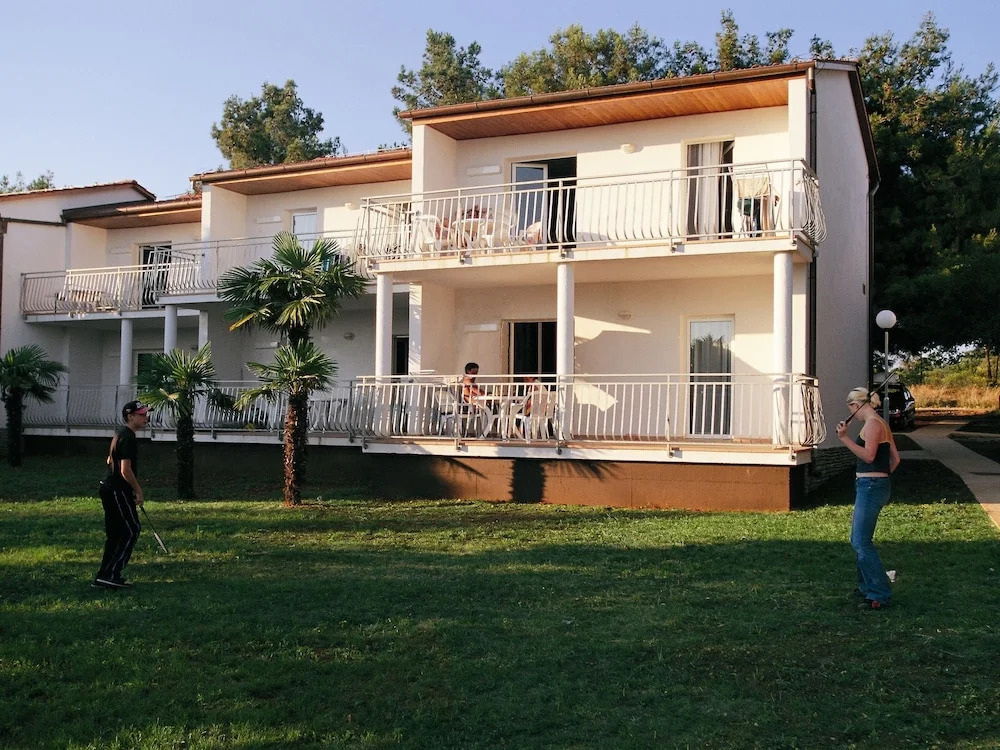 Well-Kept Apartment with Balcony Or Terrace, 12 Km From Pula