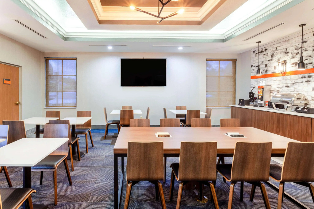 Sleep Inn & Suites St Petersburg Gateway