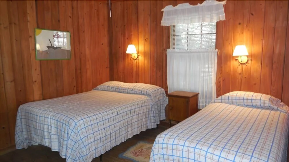 Wooden Shoe House - 2 Br Home