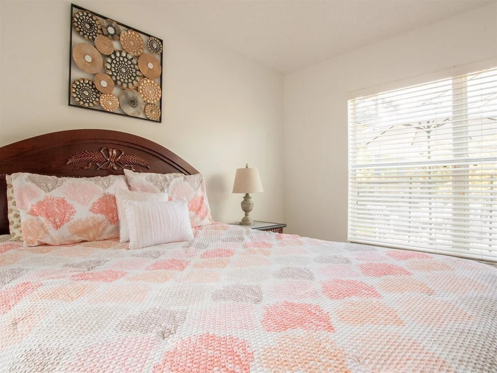 4 Bed And 3 Bath In Perfect Location With Pool By Florida Dream Home