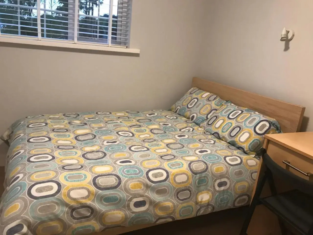 Cheerful 4 bedroom town house with bbq,