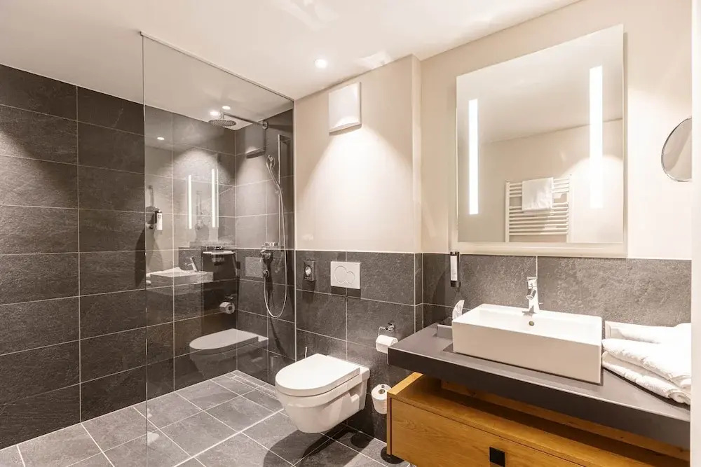 Spacious Apartment With Shared Pool