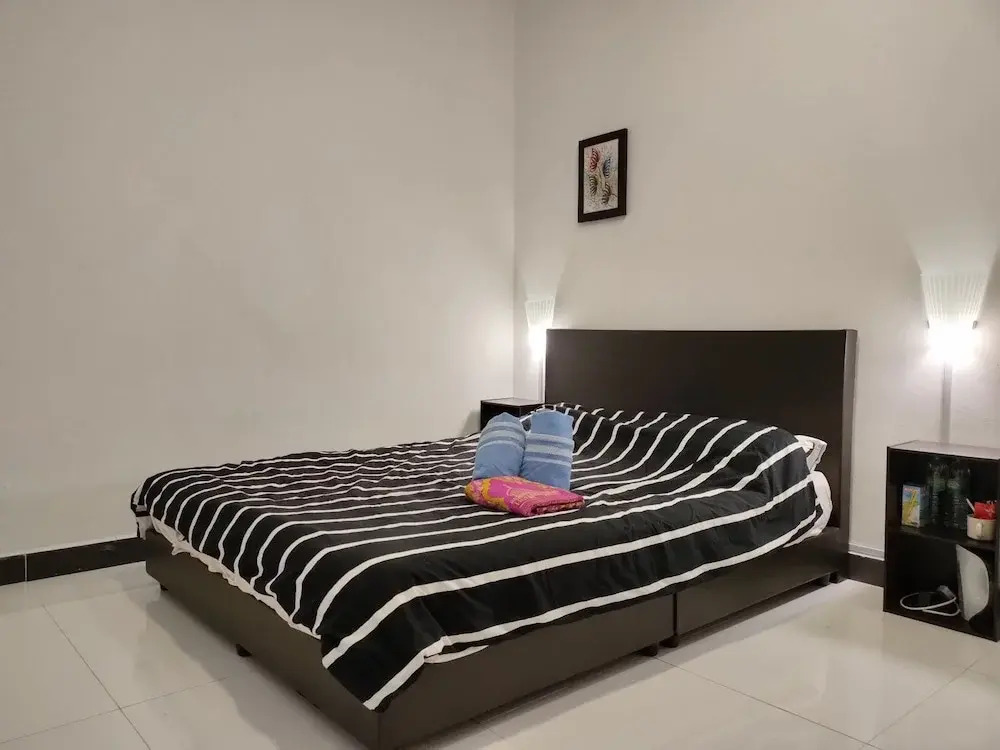 Aleesa Roomstay & Hotel