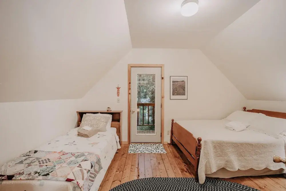 Baker Rim Cabin 32 - Cute, Private, 2-story Family Cabin
