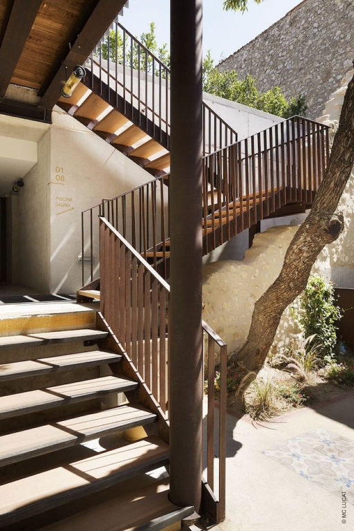 Hotel 19-21