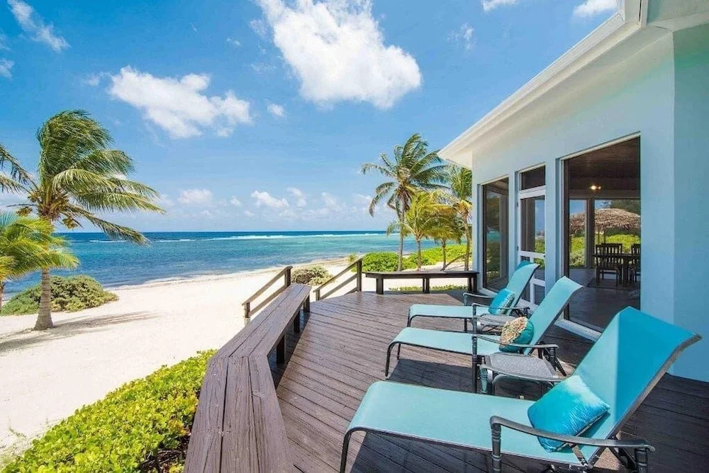 Peaceful Ocean Front Beach House in Bodden Town