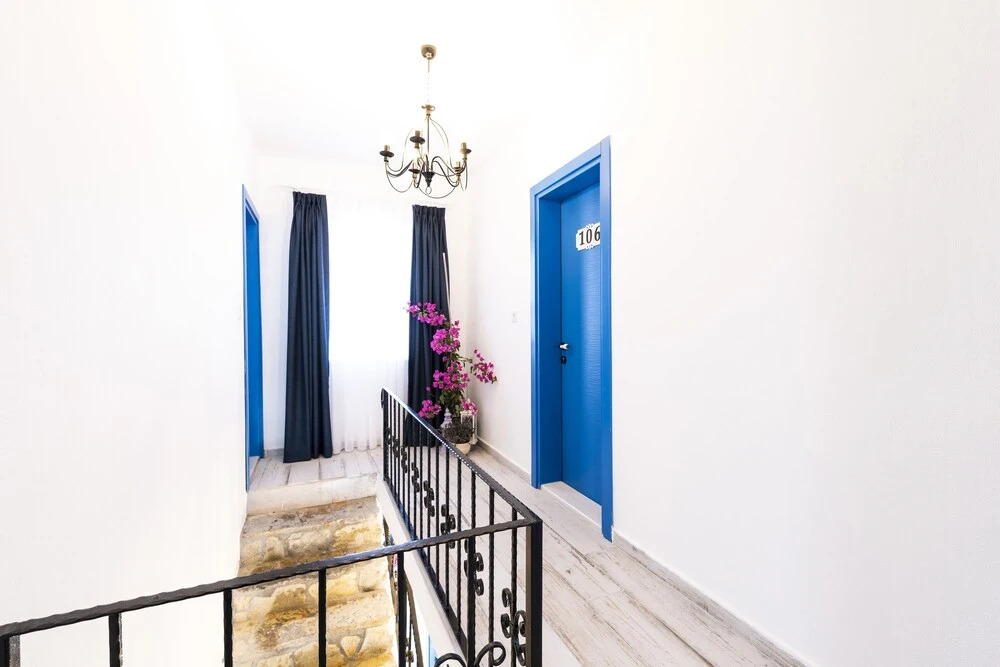 Delos Hotel