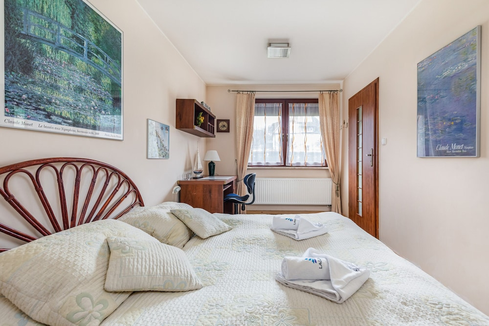Apartments Handwit by Renters