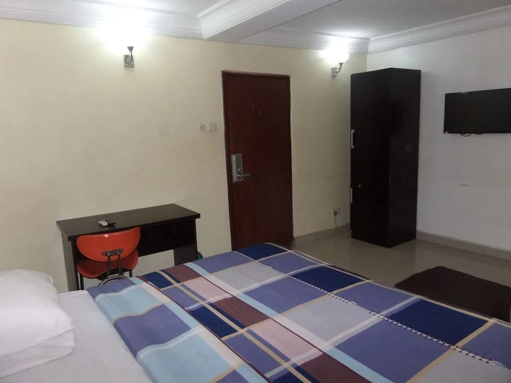 Alluring View Hotel - Toyin Sreet