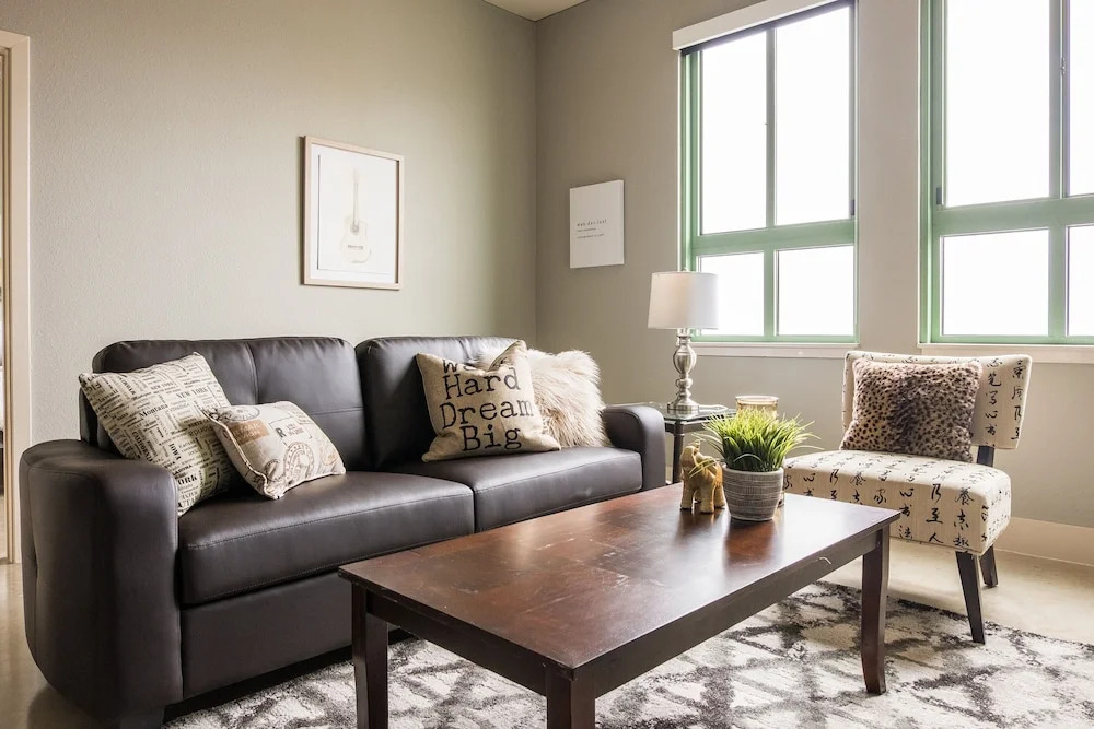 Downtown 1 BR and 2 BR Apts near Riverwalk by Frontdesk