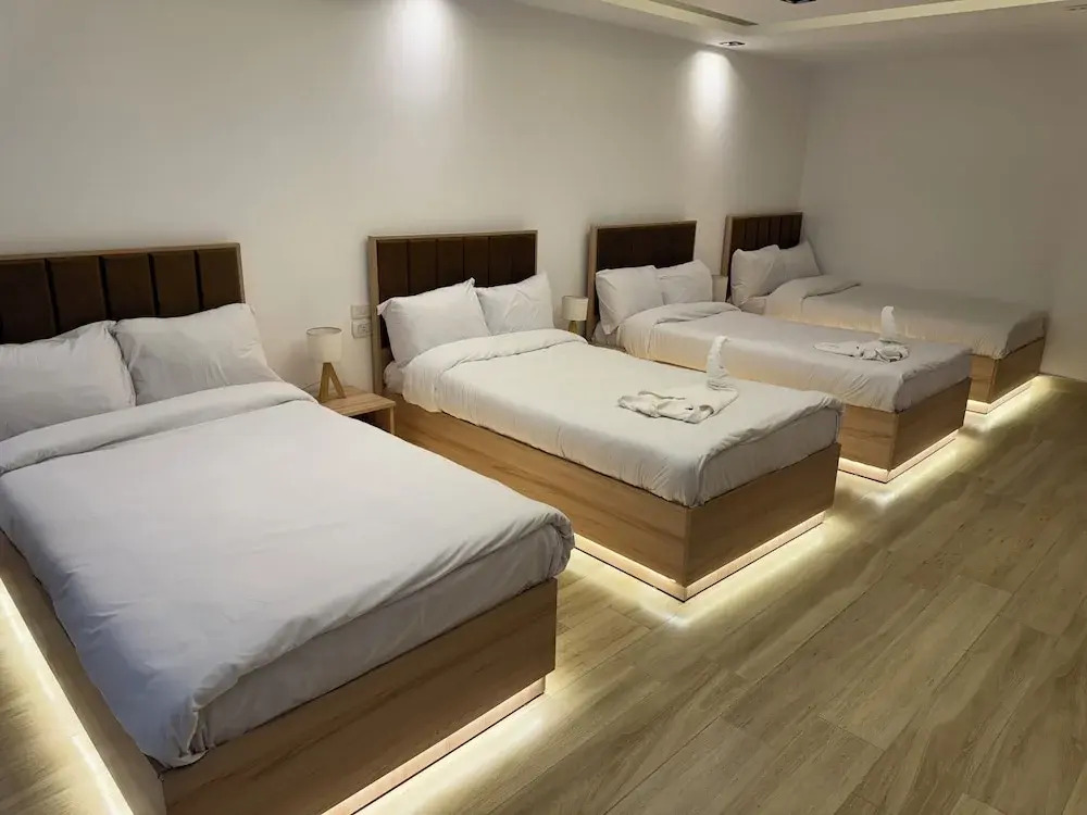 Diamond pyramids hotel