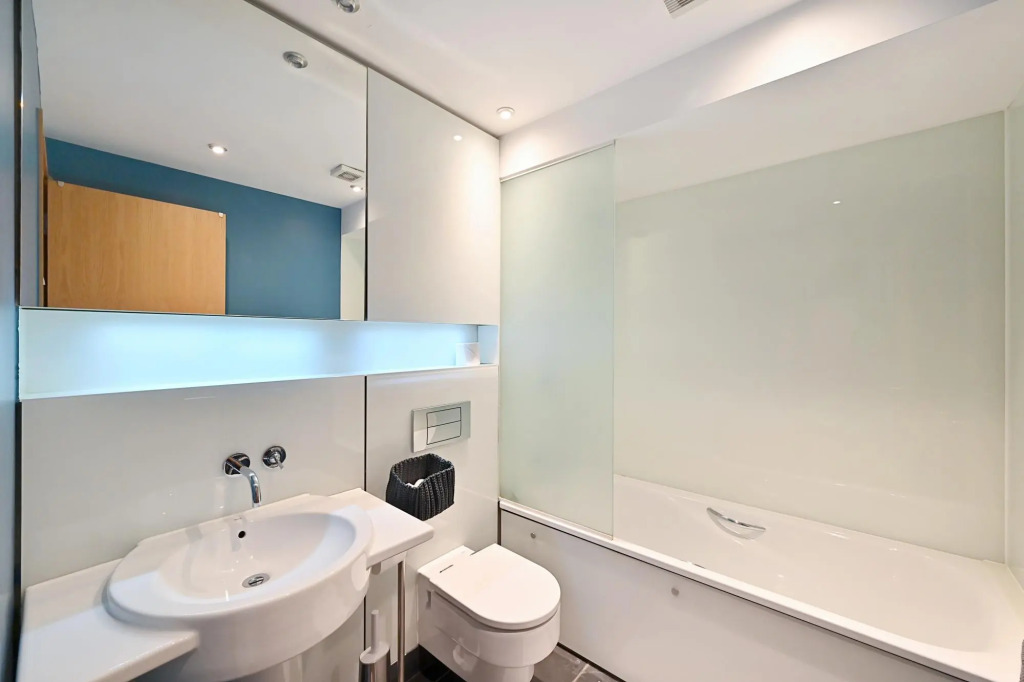 Amazing Mayfair 2 Bedroom 2 Bath Air Conditioned