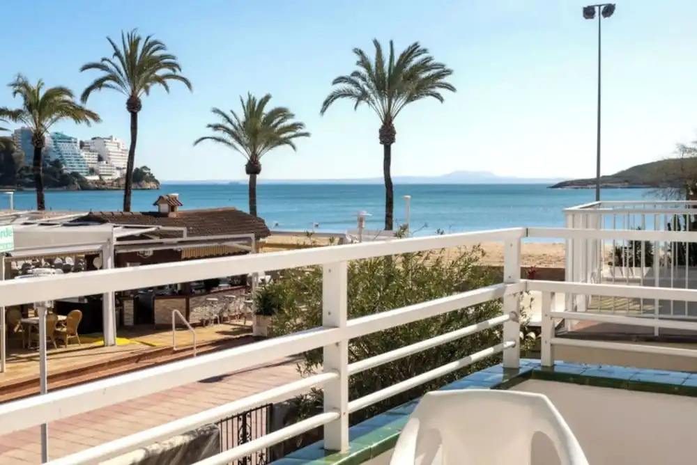 Neighbours Beach Apartments