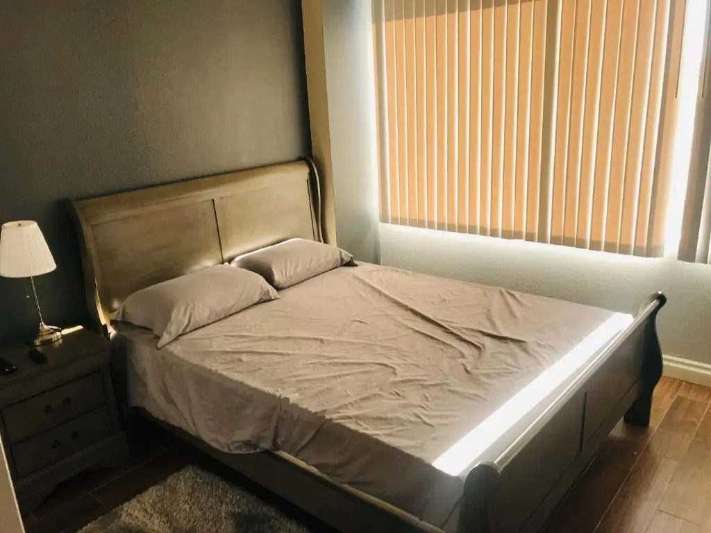 Amazing Spare Bedroom in Shared 2/B Condo Behind Convention Center